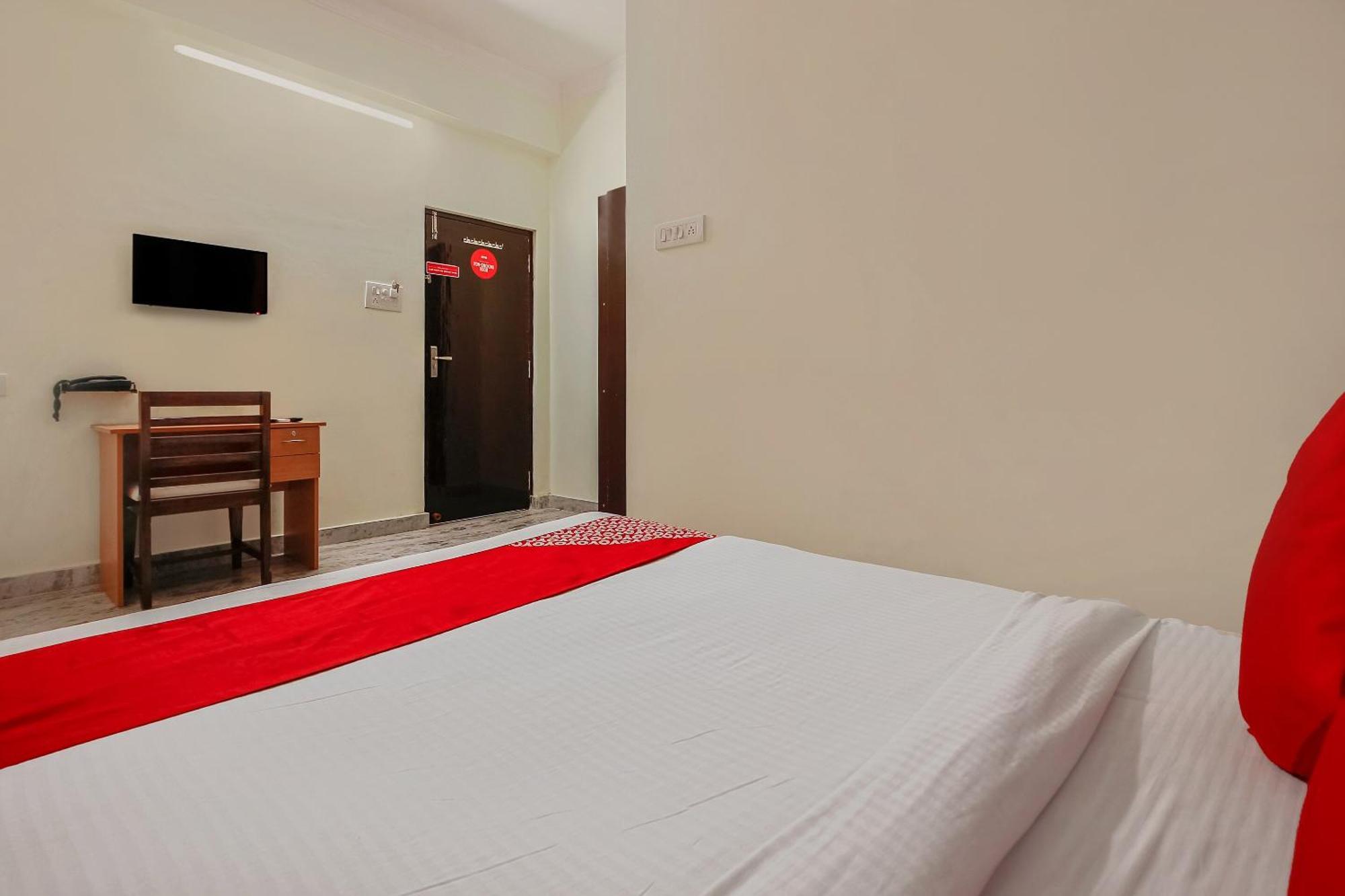 Oyo Flagship Goldhorn Hotels Mehdipatnam Near Snt Ann'S College Гайдарабад Екстер'єр фото